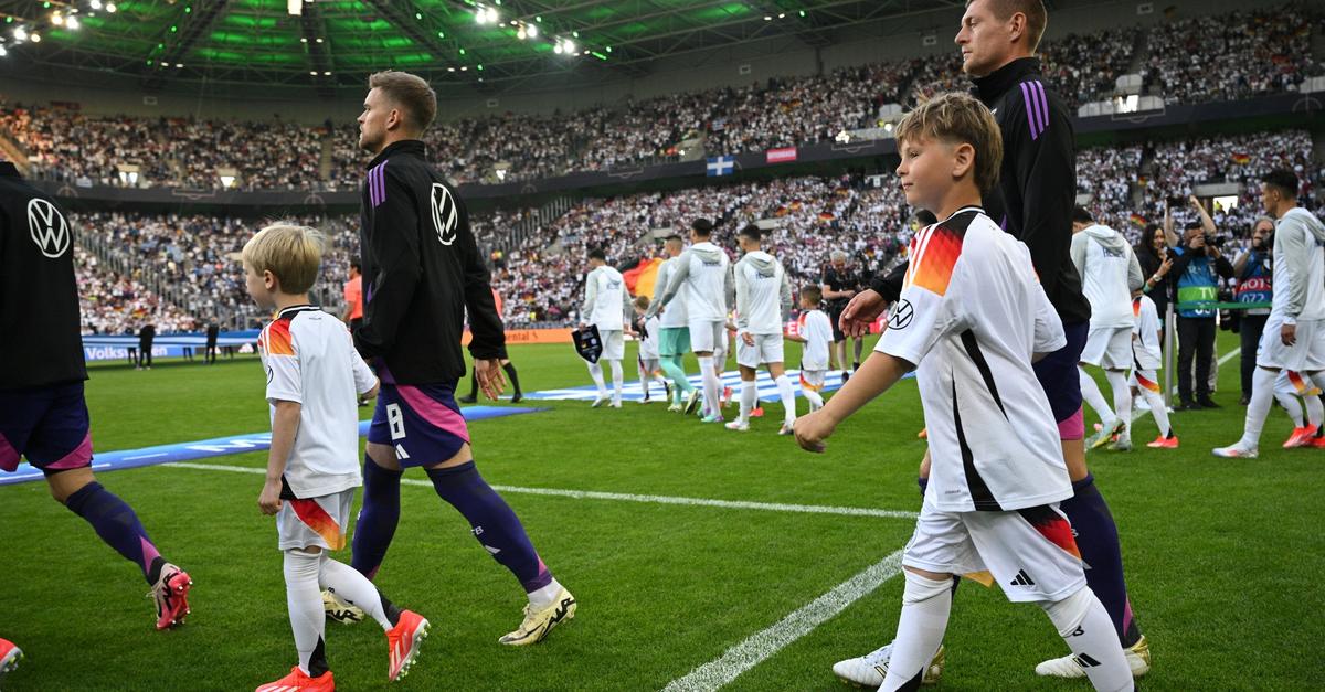 Wie ein Bürstädter zum Einlaufjungen beim Länderspiel wurde